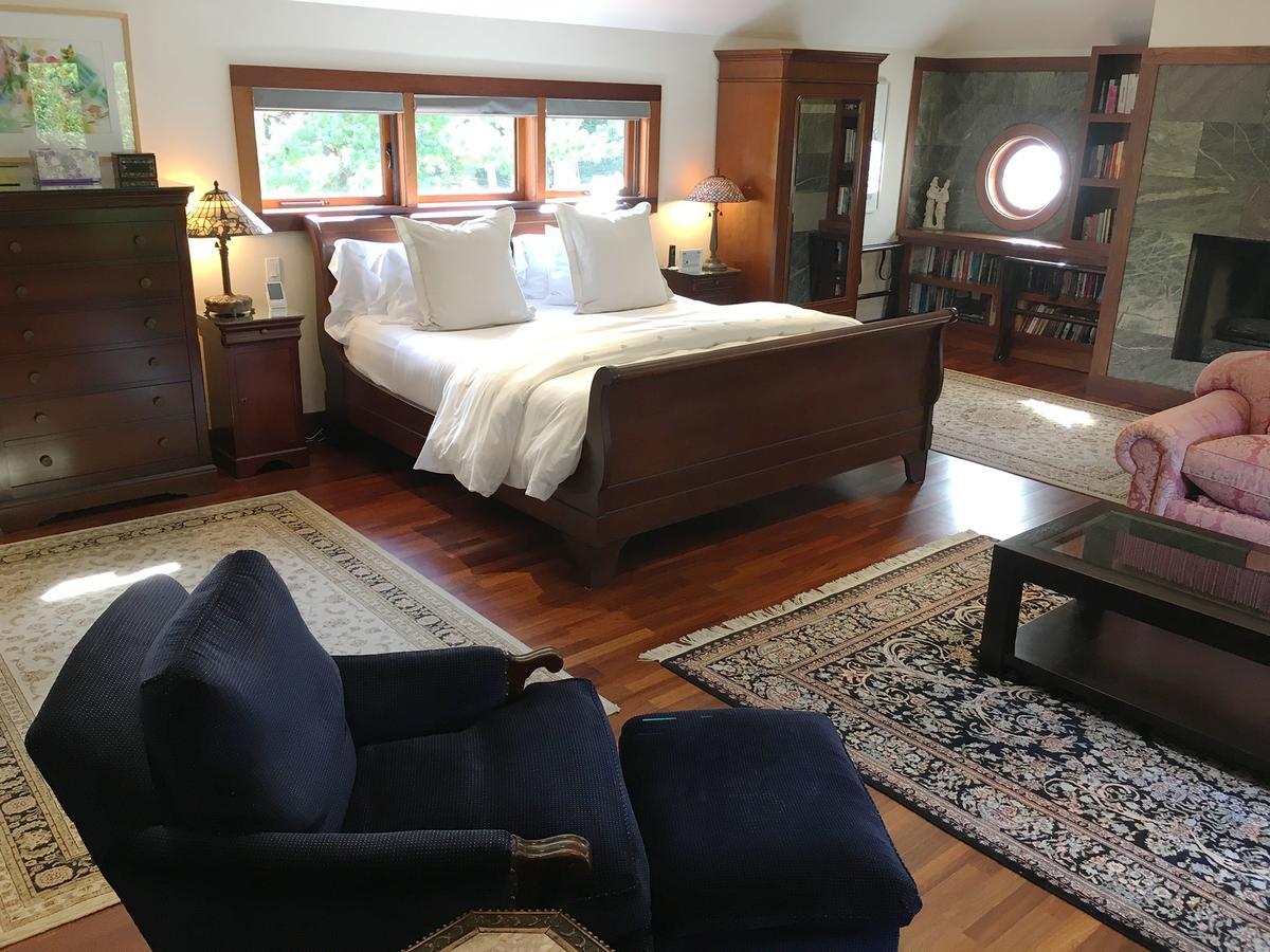 East Hampton Art House Bed And Breakfast Eksteriør bilde