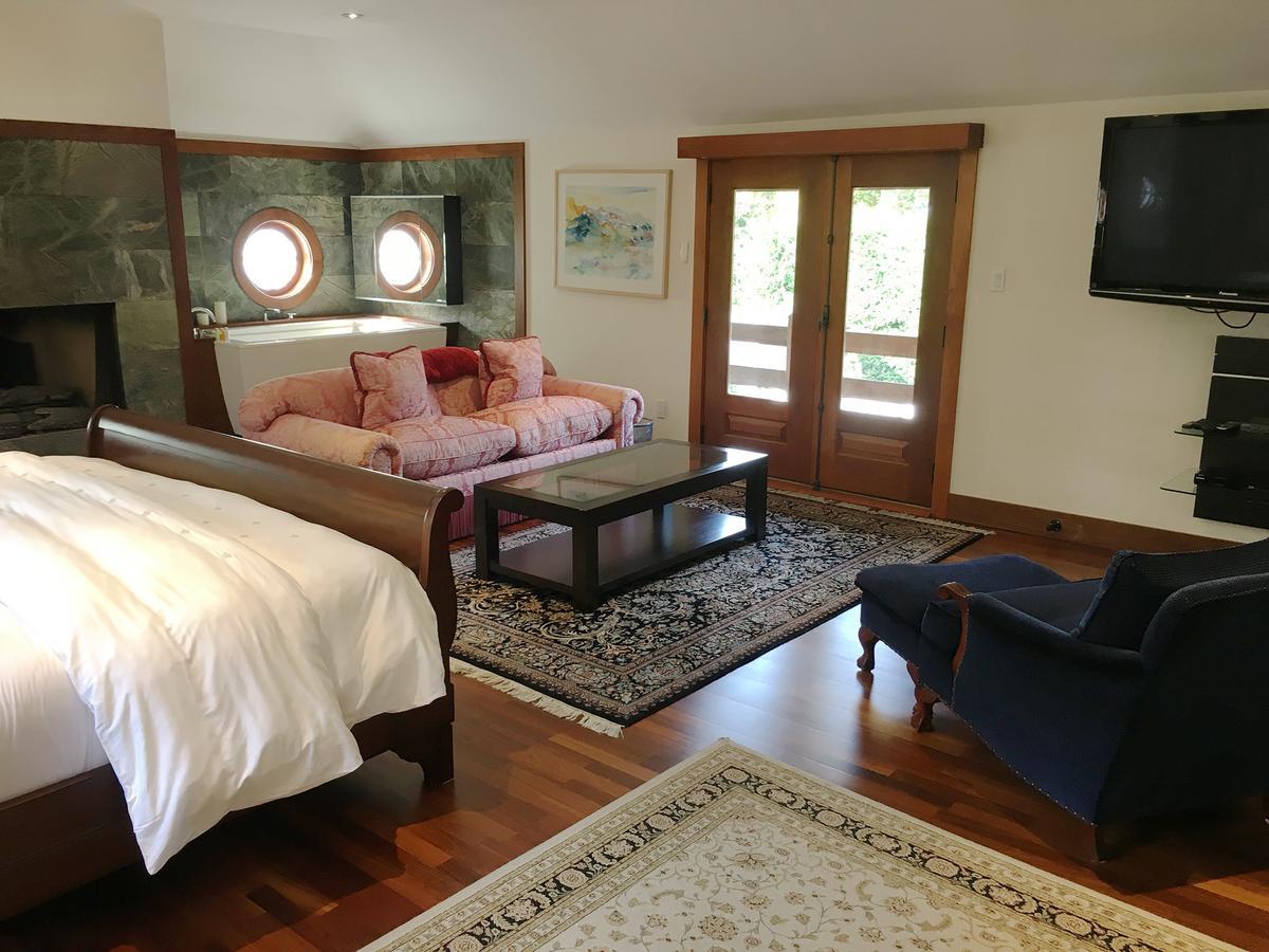 East Hampton Art House Bed And Breakfast Eksteriør bilde